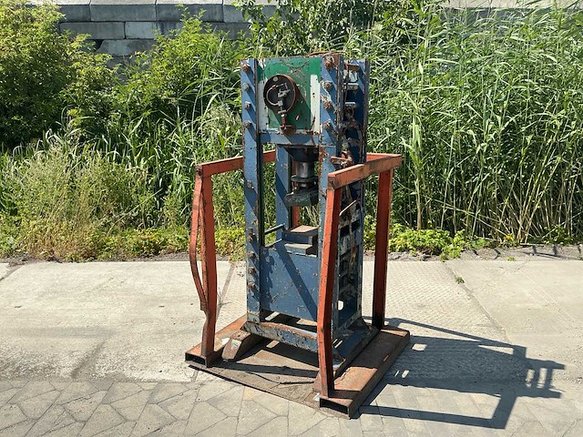 Werkplaats hydraulische pers met mandbak - afbeelding 1 van  7