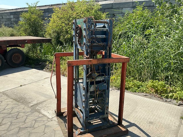 Werkplaats hydraulische pers met mandbak - afbeelding 2 van  7
