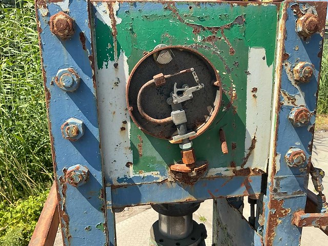 Werkplaats hydraulische pers met mandbak - afbeelding 6 van  7