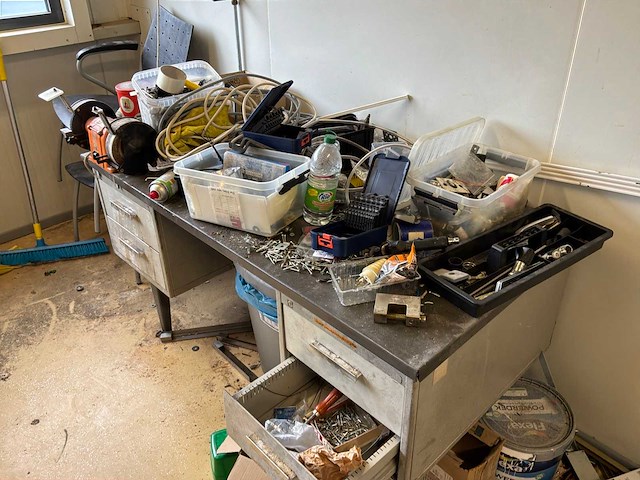 Werkplaats inventaris en onderdelen - afbeelding 10 van  24