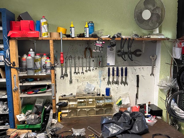 Werkplaats inventaris en onderdelen - afbeelding 33 van  40