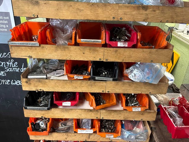 Werkplaats inventaris en onderdelen - afbeelding 21 van  40
