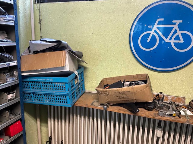 Werkplaats inventaris en onderdelen - afbeelding 38 van  40