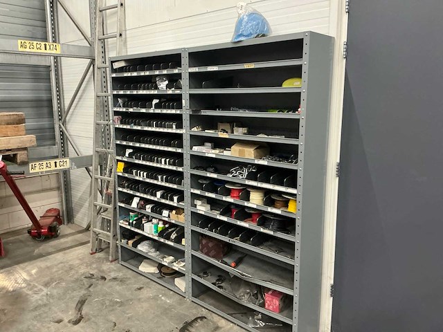 Werkplaats kast incl inhoud - afbeelding 1 van  11