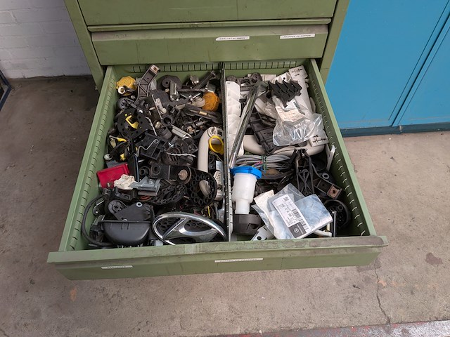 Werkplaats ladekast met inhoud - afbeelding 15 van  16