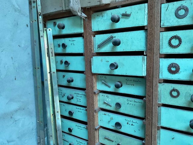 Werkplaats ladenkast met inhoud - afbeelding 13 van  15