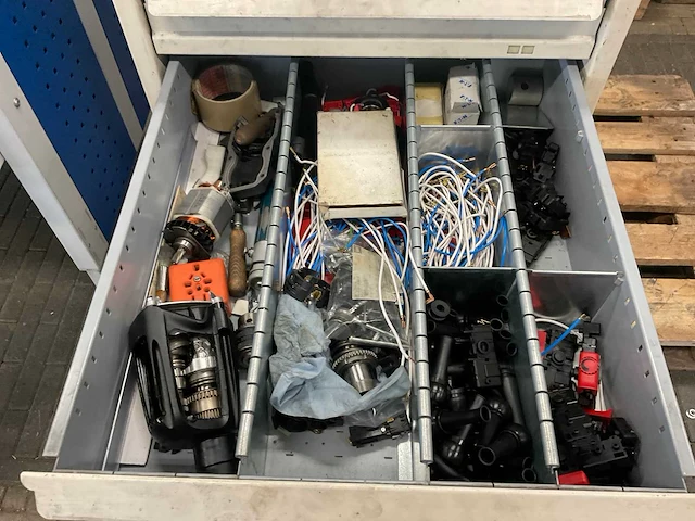 Werkplaats ladenkast met inhoud - afbeelding 5 van  8