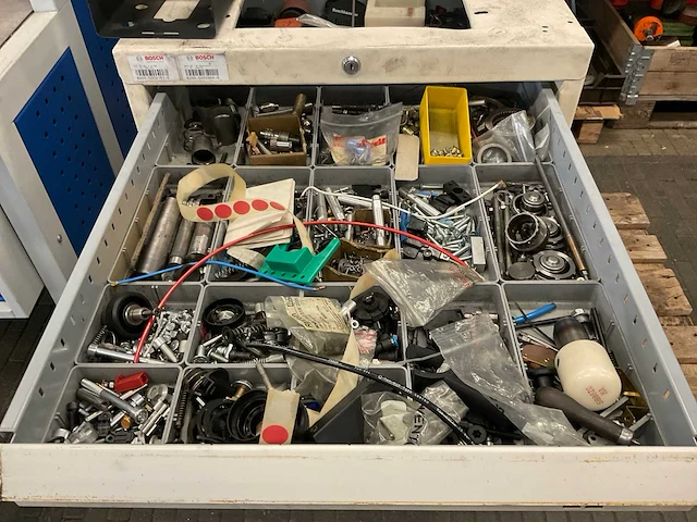 Werkplaats ladenkast met inhoud - afbeelding 3 van  8