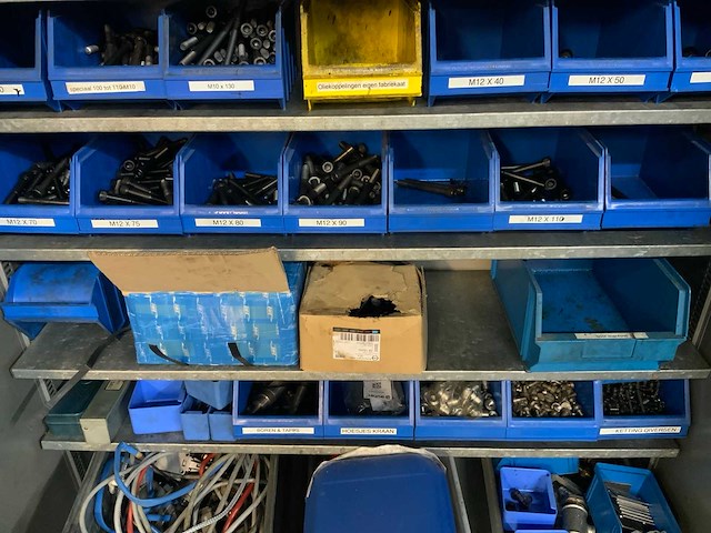 Werkplaats met inhoud (2x) - afbeelding 5 van  14