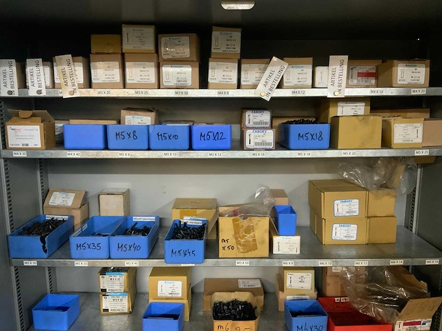 Werkplaats met inhoud (2x) - afbeelding 11 van  14