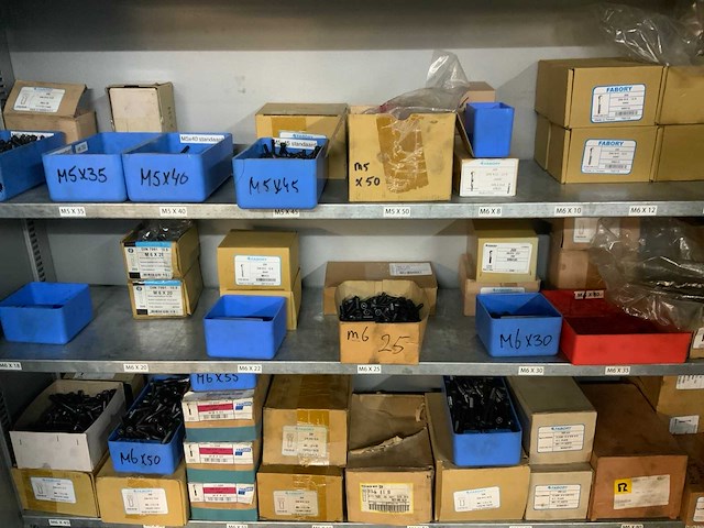 Werkplaats met inhoud (2x) - afbeelding 12 van  14