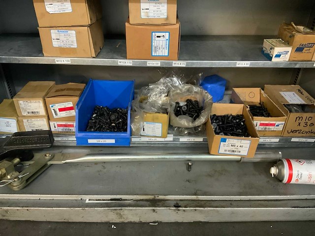 Werkplaats met inhoud (2x) - afbeelding 14 van  14