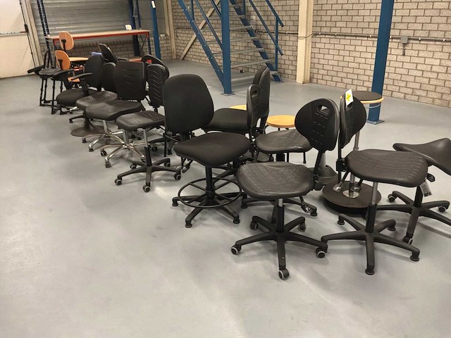 Werkplaats stoelen en krukjes (25x) - afbeelding 2 van  10