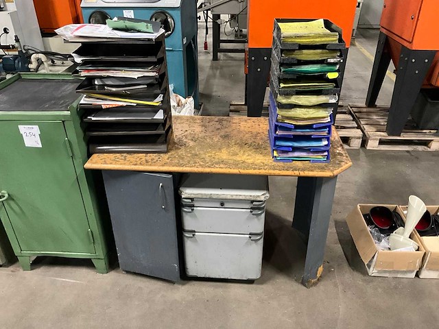 Werkplaatsbureau - afbeelding 1 van  5