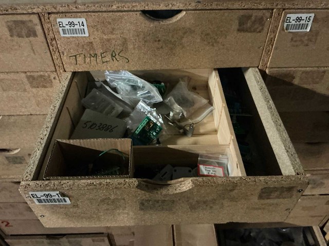 Werkplaatsinventaris en gereedschappen - afbeelding 2 van  41