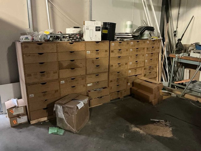 Werkplaatsinventaris en gereedschappen - afbeelding 1 van  41