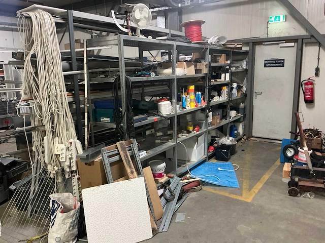 Werkplaatsinventaris en gereedschappen - afbeelding 16 van  41