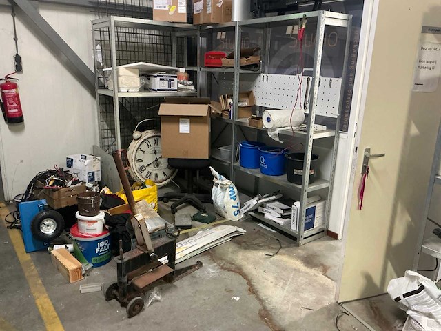 Werkplaatsinventaris en gereedschappen - afbeelding 17 van  41