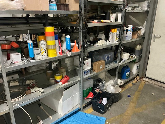 Werkplaatsinventaris en gereedschappen - afbeelding 20 van  41