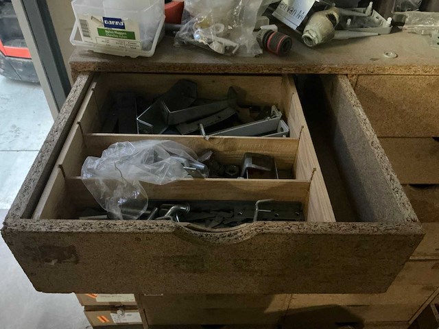 Werkplaatsinventaris en gereedschappen - afbeelding 12 van  41