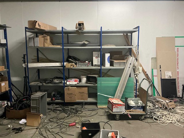 Werkplaatsinventaris en gereedschappen - afbeelding 28 van  41