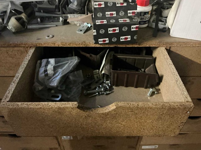 Werkplaatsinventaris en gereedschappen - afbeelding 23 van  41