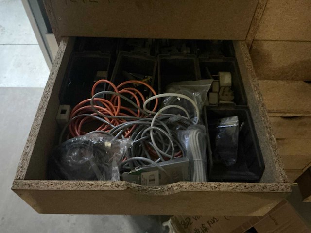 Werkplaatsinventaris en gereedschappen - afbeelding 37 van  41