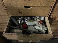 Werkplaatsinventaris en gereedschappen - afbeelding 39 van  41