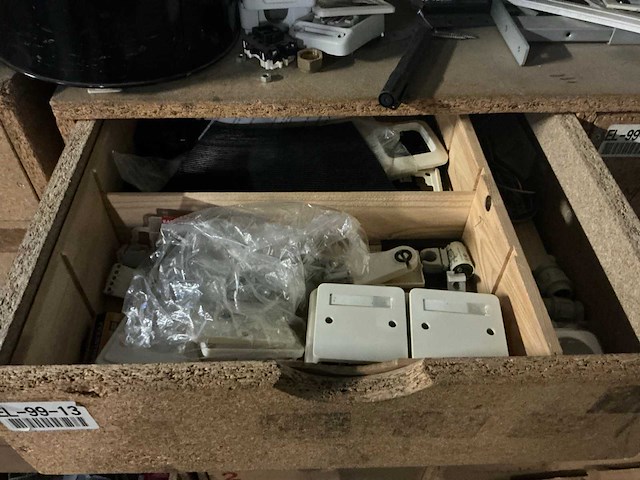 Werkplaatsinventaris en gereedschappen - afbeelding 40 van  41