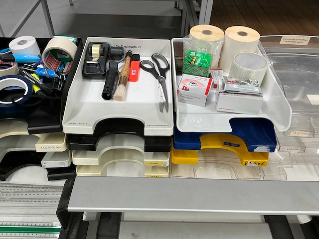 Werkplaatsinventaris en kantoormateriaal - afbeelding 12 van  14