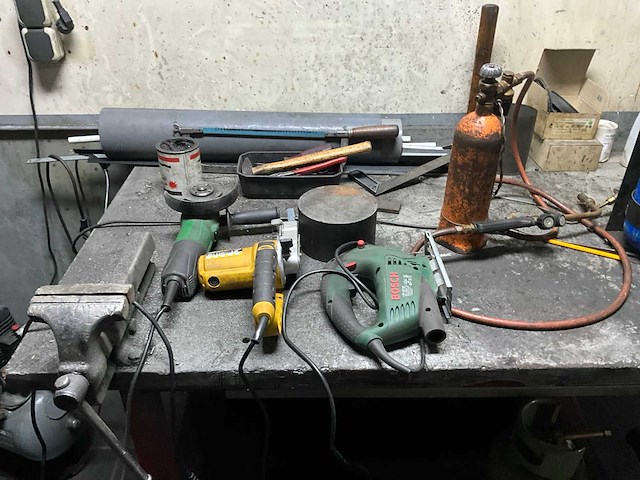 Werkplaatsinventaris en motoronderdelen - afbeelding 5 van  26