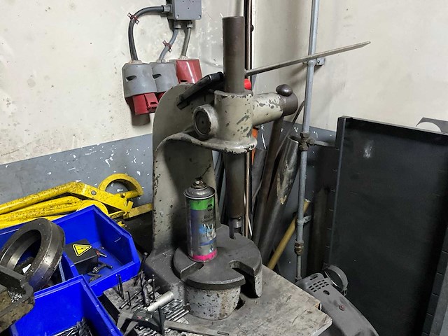 Werkplaatsinventaris en motoronderdelen - afbeelding 10 van  26