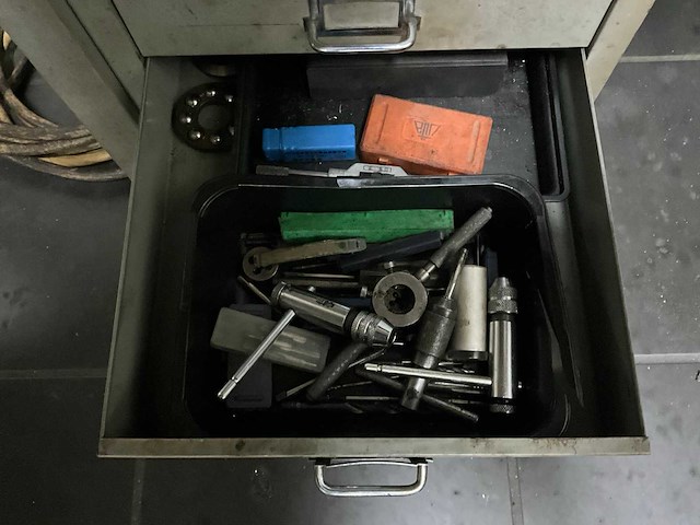 Werkplaatsinventaris en motoronderdelen - afbeelding 17 van  26