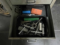 Werkplaatsinventaris en motoronderdelen - afbeelding 17 van  26