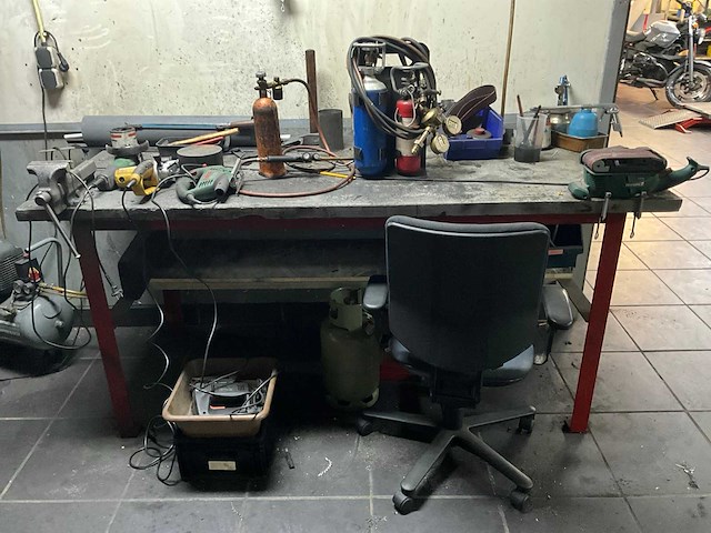 Werkplaatsinventaris en motoronderdelen - afbeelding 21 van  26