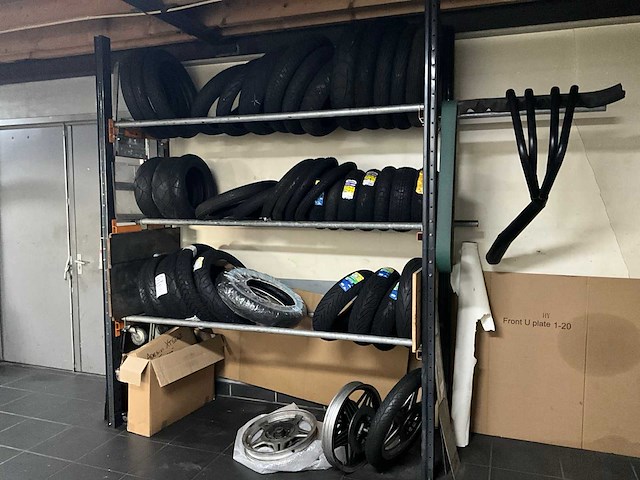 Werkplaatsinventaris en motoronderdelen - afbeelding 23 van  26