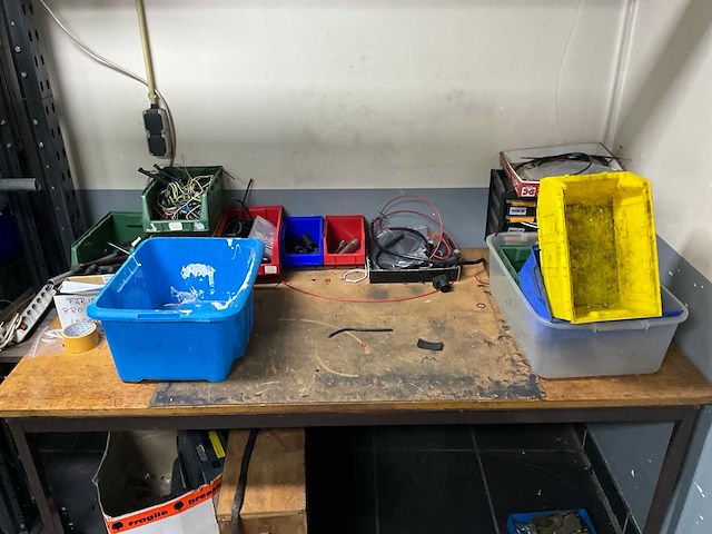 Werkplaatsinventaris en motoronderdelen - afbeelding 24 van  26