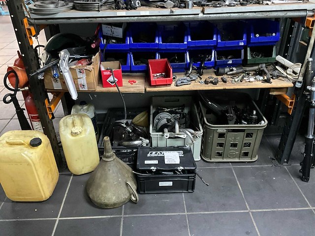 Werkplaatsinventaris en motoronderdelen - afbeelding 26 van  26