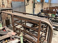 Werkplaatsinventaris + halffabricaten - afbeelding 4 van  5