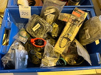 Werkplaatsinventaris in plastic krat (2x) - afbeelding 2 van  8