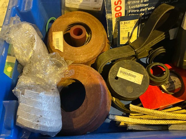 Werkplaatsinventaris in plastic krat (2x) - afbeelding 6 van  8