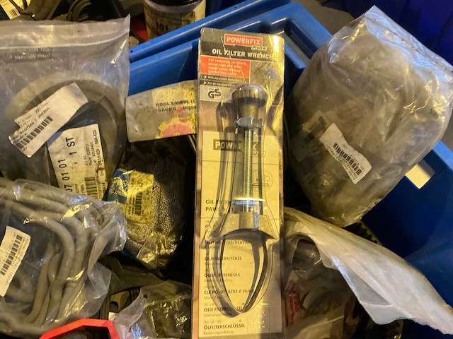 Werkplaatsinventaris in plastic krat (2x) - afbeelding 7 van  8