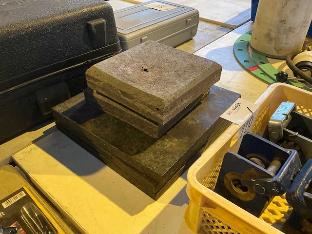 Werkplaatsinventaris in plastic krat - afbeelding 3 van  3