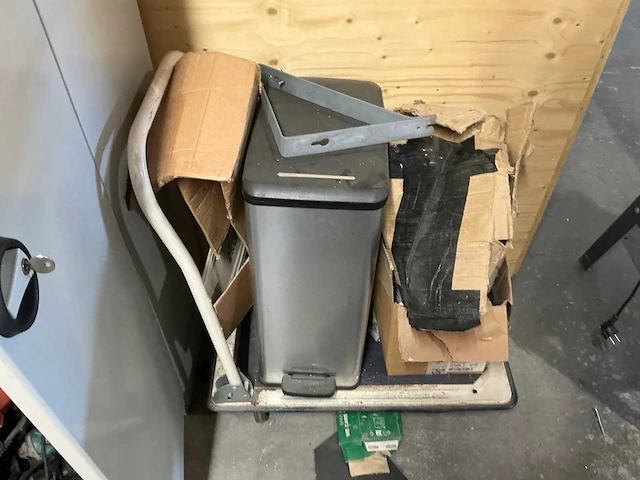 Werkplaatsinventaris met kast - afbeelding 15 van  15