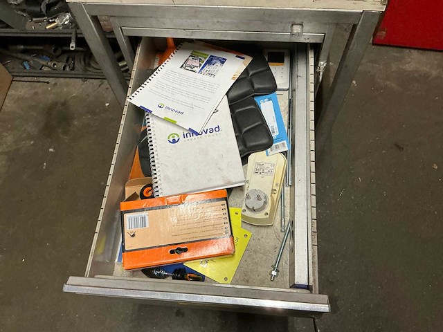 Werkplaatsinventaris / onderdelen - afbeelding 6 van  17