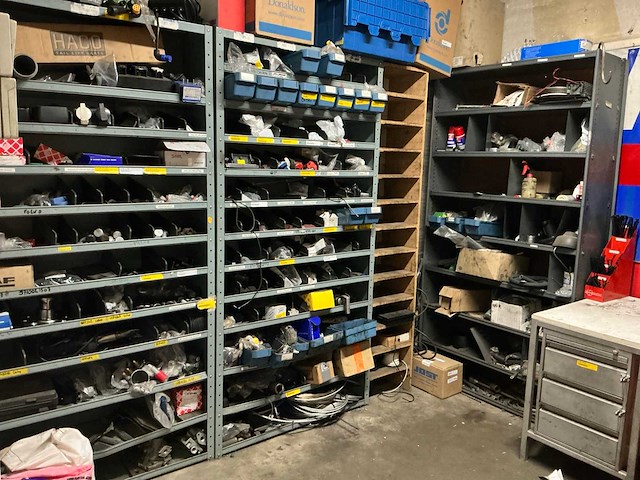 Werkplaatsinventaris / onderdelen - afbeelding 1 van  17