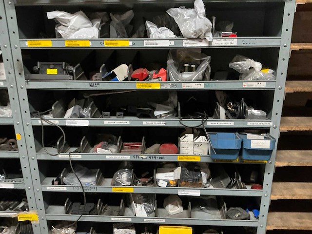 Werkplaatsinventaris / onderdelen - afbeelding 11 van  17