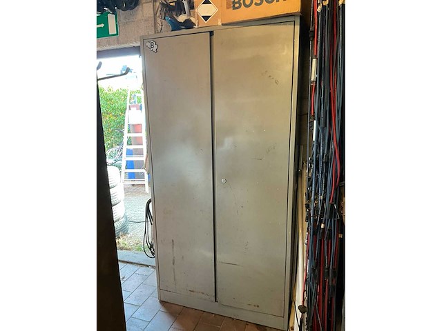 Werkplaatskast 100x40x195cm + inhoud - afbeelding 1 van  3