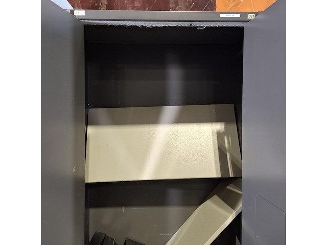 Werkplaatskast en brandkast - afbeelding 11 van  14