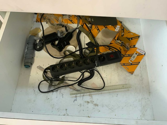 Werkplaatskast inclusief diverse inhoud (2x) - afbeelding 5 van  6